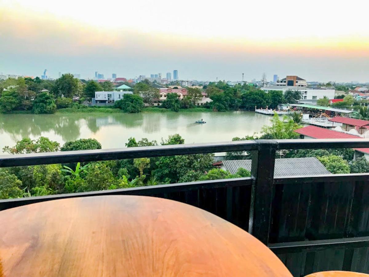 Delighted Bangkok Hotel Exterior photo